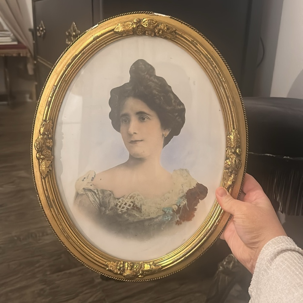 Sold 

Vintage Gold Framed Portrait Decor
